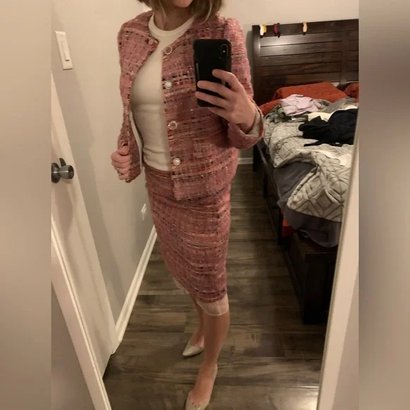 "Chanel-vibe" suit barbiecore - Picture 5 of 16